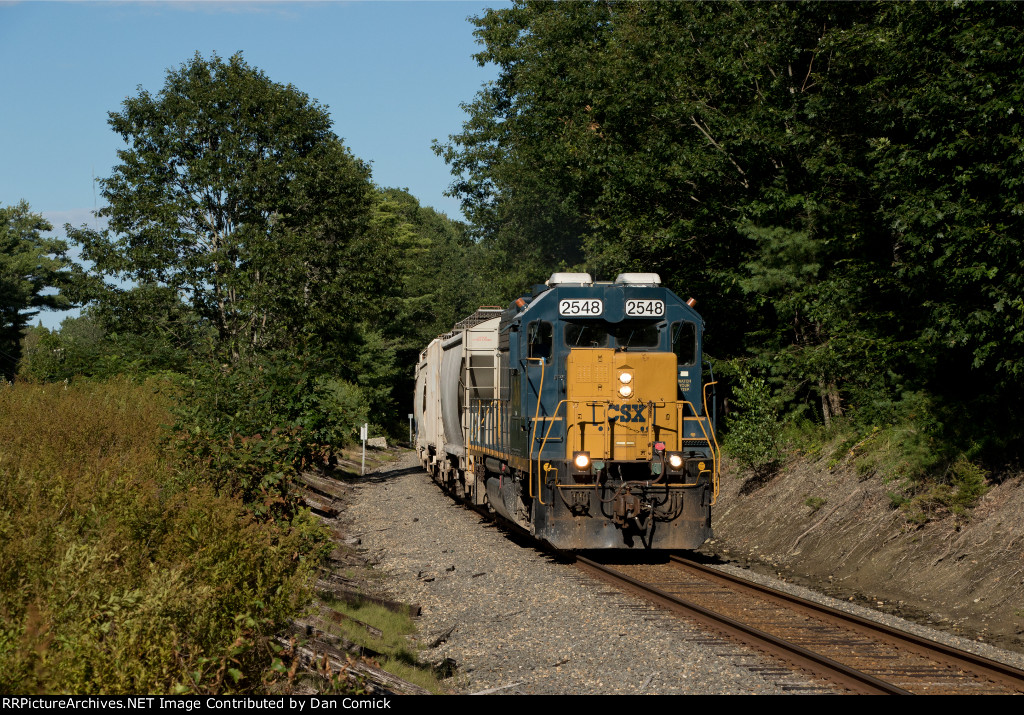 CSXT 2548 Leads L077-14 at Hillside